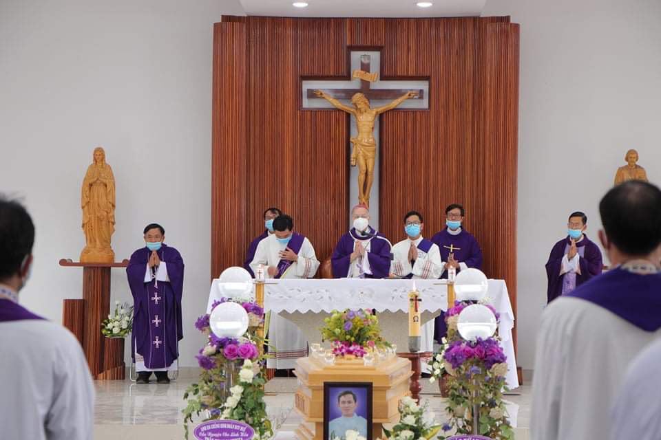 Khuôn viên Tòa Giám mục Kon Tum