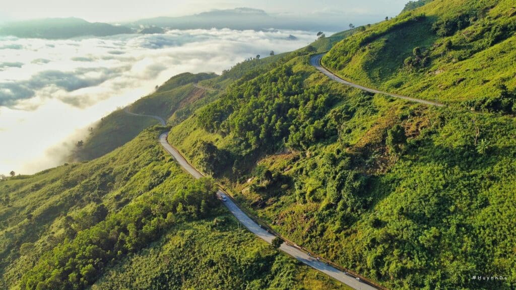 Cảnh đường đi Măng Đen, Phong cảnh đường lên Măng Đen, Đường đèo Măng Đen, Cảnh đẹp Măng Đen dọc đường, Con đường Măng Đen, Đường núi Măng Đen, View đường Măng Đen