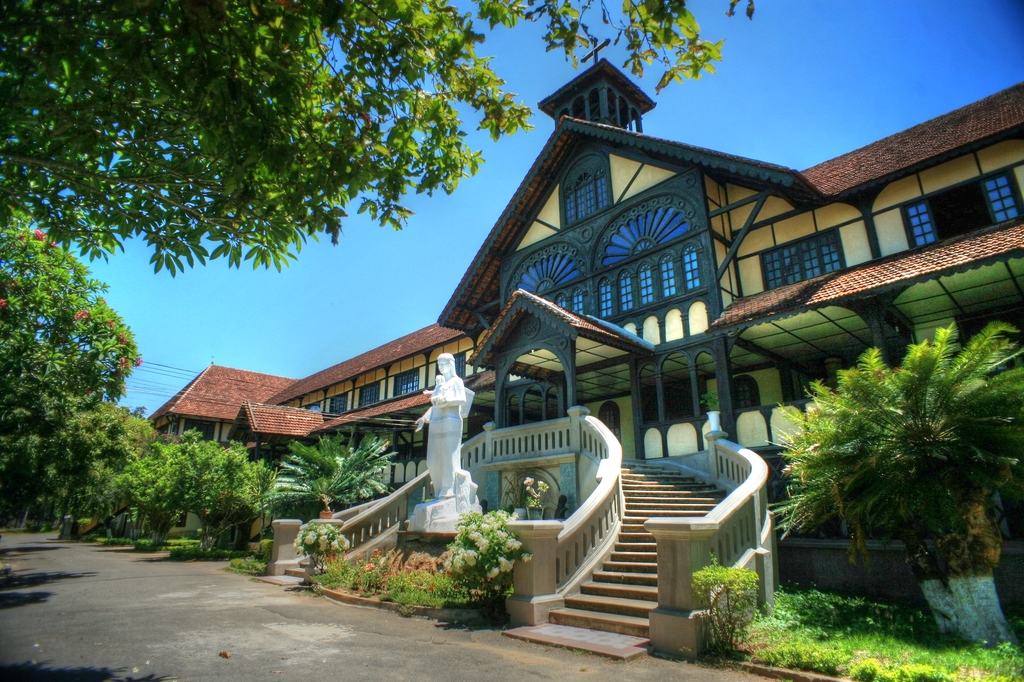 Tòa Giám mục Kon Tum