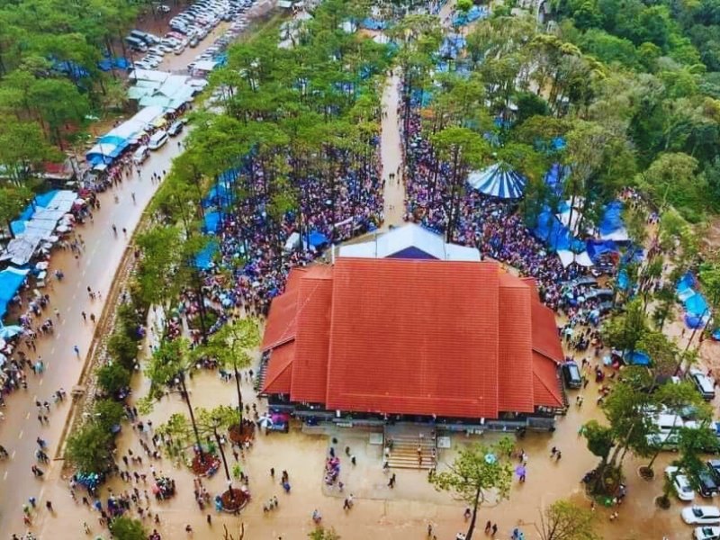 Hành hương Tượng Đức Mẹ Măng Đen