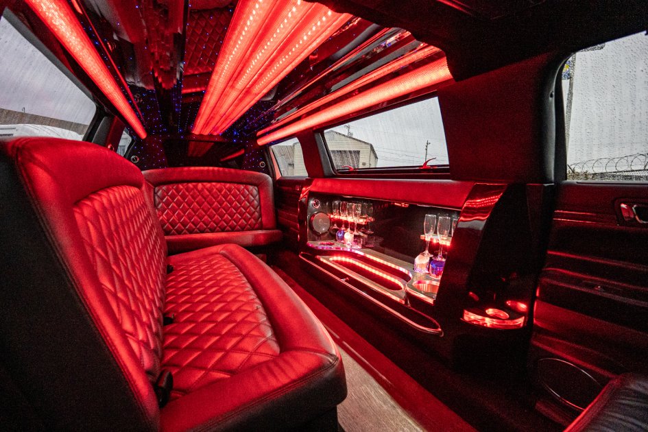 *   Nội thất xe Limousine cao cấp