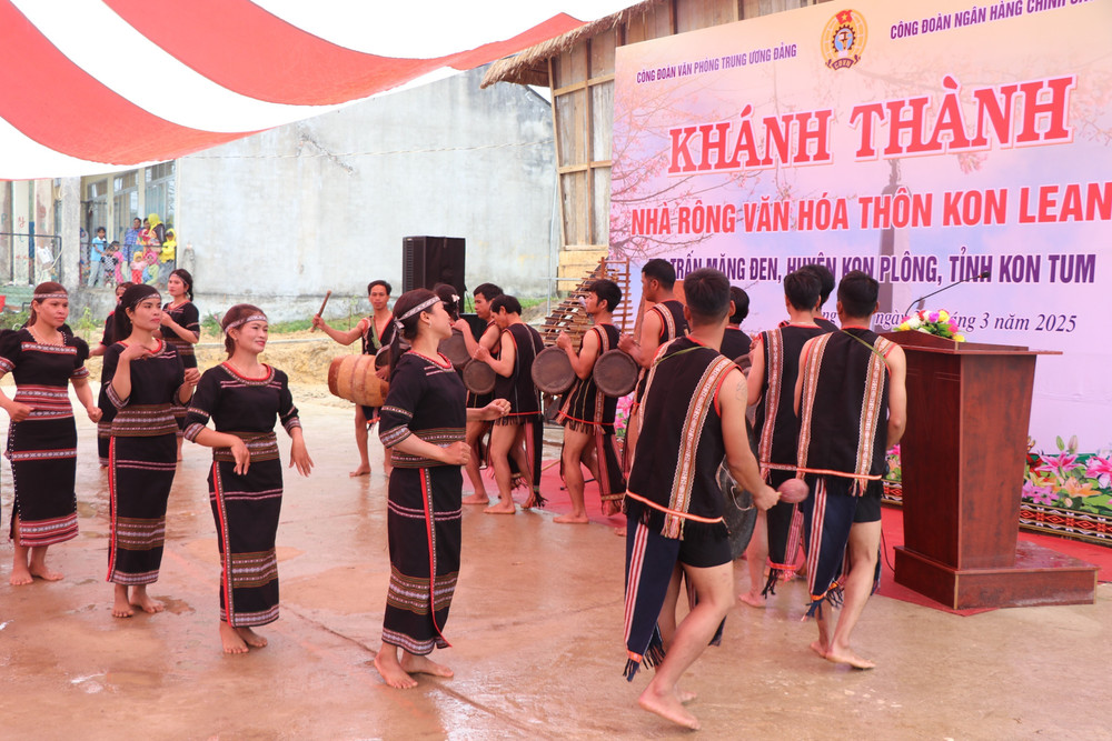 Nhà rông Tây Nguyên