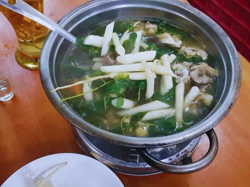 Lẩu gà lá sâm Măng Đen