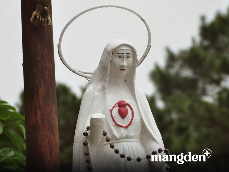 Đức Mẹ cụt tay Măng Đen