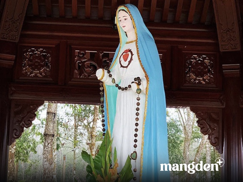 Tượng Đức Mẹ Măng Đen